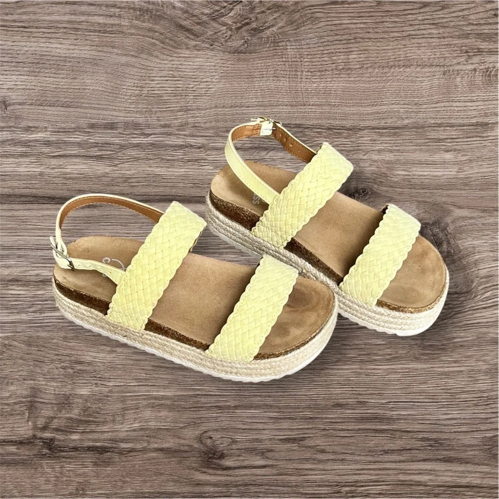 Art Class Yellow Espadrille Buckle Sandals Braided Straps Size 13 Girls